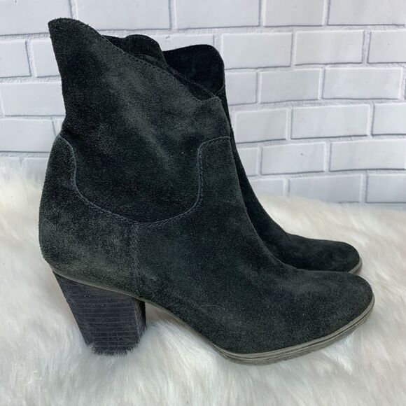 Blondo Distressed Suede Pull On Booties Sz 8.5 - Picture 2 of 6